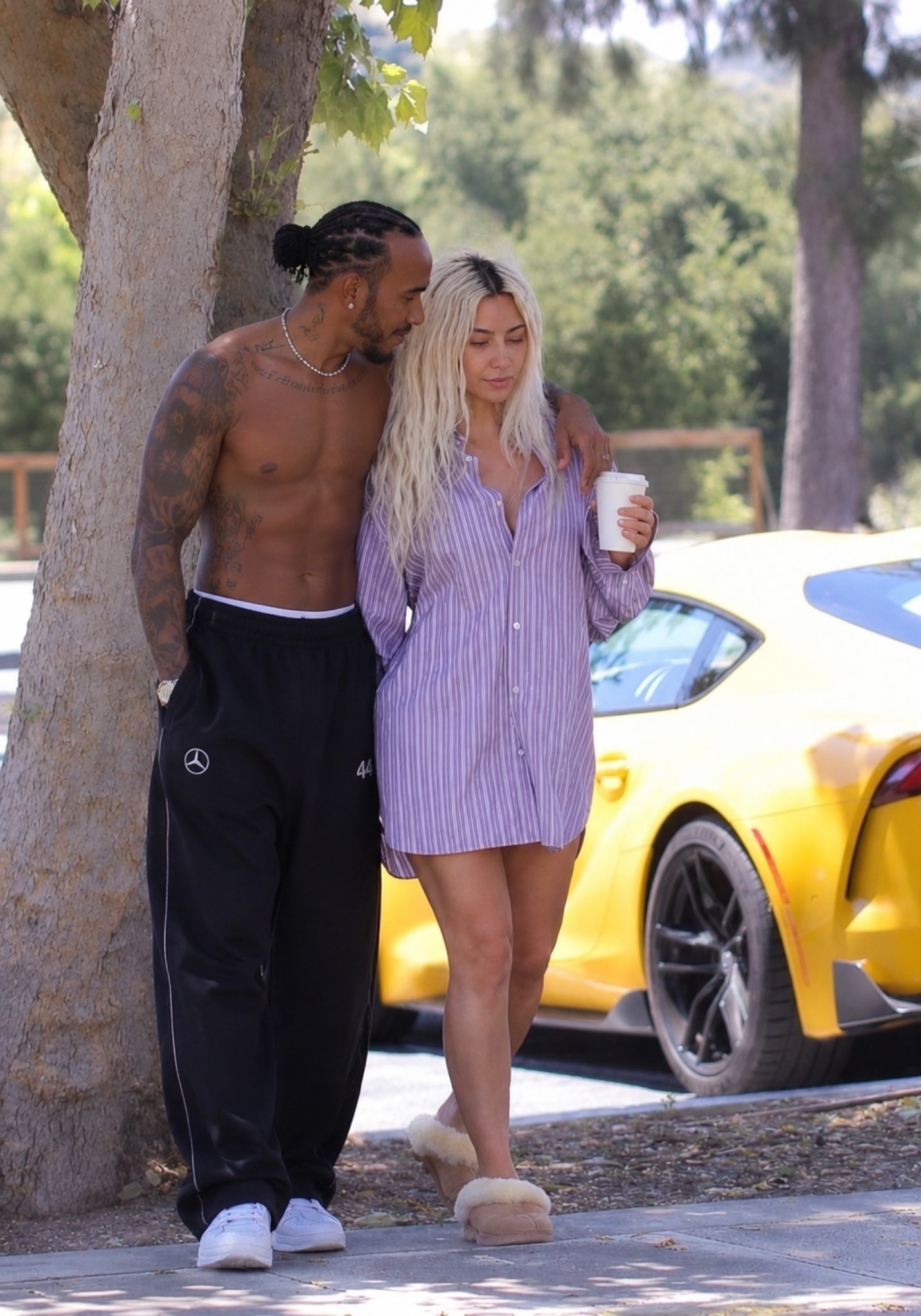 Lewis Hamilton and Kim Kardashian outside in the streets of New York City grabbing coffee like regular people, and dressed in the most casual way ever