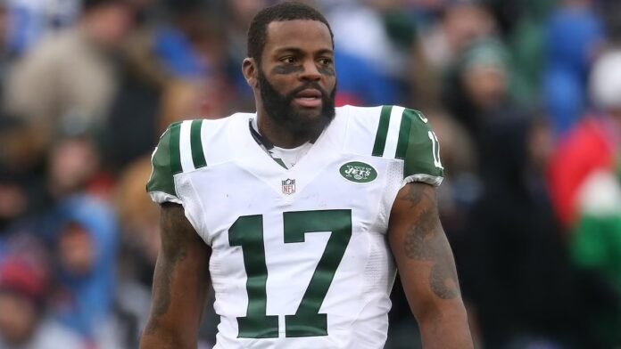 See How Former NFL star Braylon Edwards saves 80-year-old man's life after rescuing him from locker-room attack in Michigan: 'He was about to slam his head on the counter'