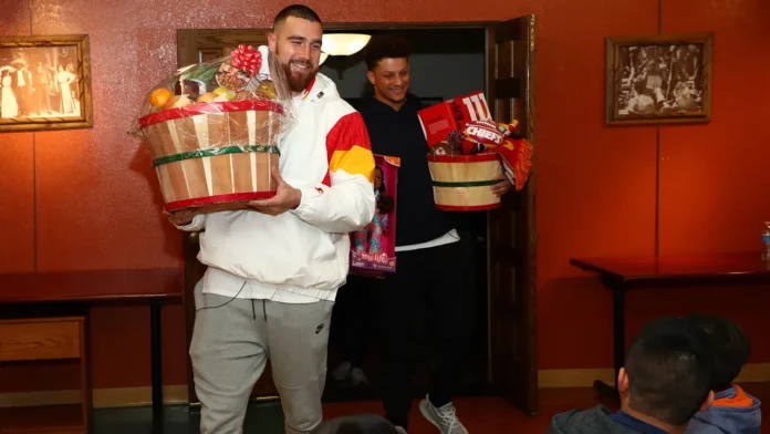 Chiefs’ QB Patrick Mahomes and TE Travis Kelce Surprise a Local Family with Food, Gifts and a Day to Remember - News